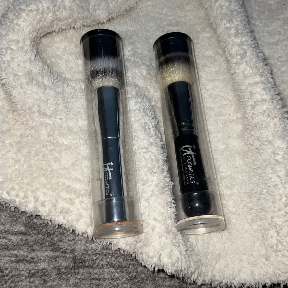 IT Cosmetics Heavenly Luxe Flat Brush (2)